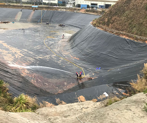 和庆镇废水池清理