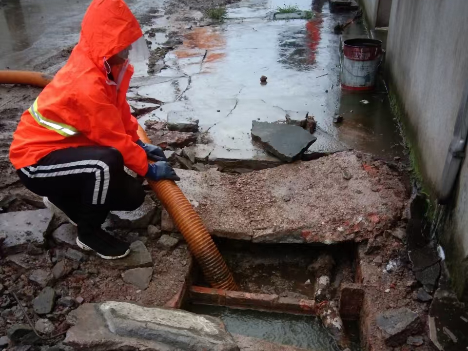 和庆镇专业清理污水池 炜誉市政以规范流程守护城市 “肠道”