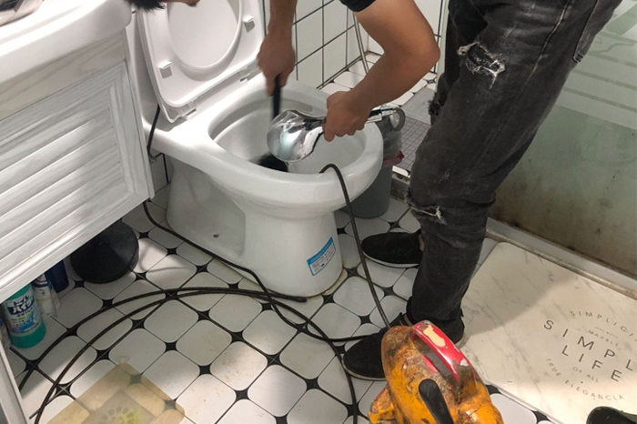 和庆镇马桶堵塞自己疏通还是找师傅？专业上门服务让你省时更省心